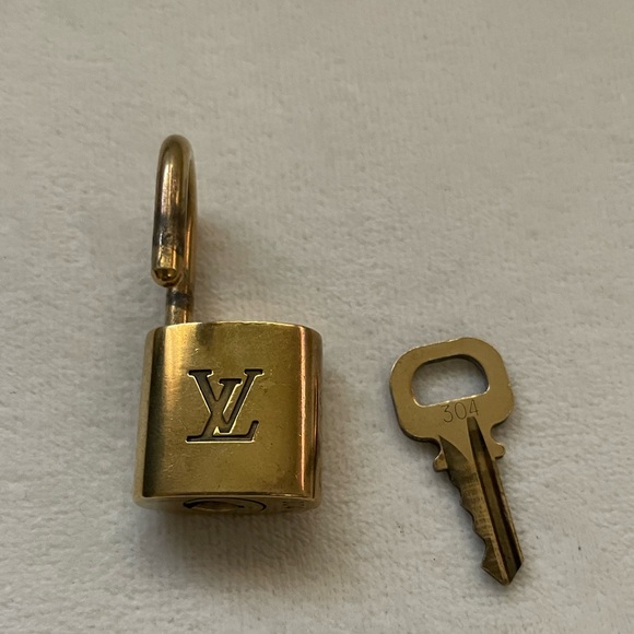 Authentic Louis Vuitton Padlock With Key #304 Gold Finished - Picture 5 of 9